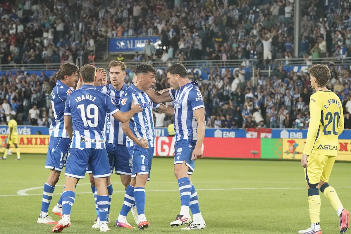 El Alavés, lanzado, se hace fuerte ante el Villarreal | Fútbol | Deportes