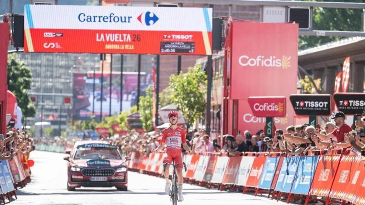 Pogacar arrasa Andorra y sentencia LaVuelta