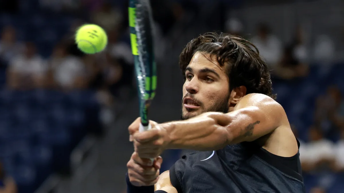 Alcaraz pelea hasta la extenuación antes de caer eliminado en una batalla épica ante Shelton en el US Open - El Mundo